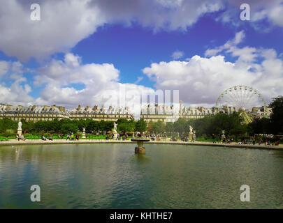 Jardin des Tuileries le célèbre jardin public situé entre le musée du Louvre et la place de la Concorde. Banque D'Images