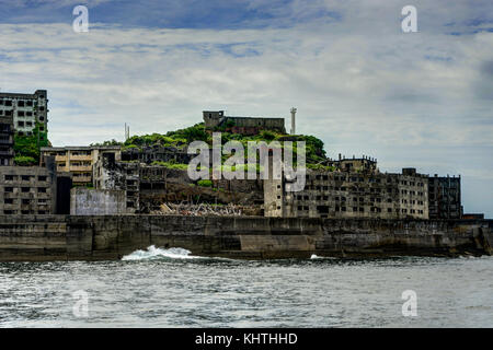 Nagasaki, Hashima, Japon - Octobre 2017 : ville fantôme abandonné sur une île appelée Gunkanjima et Hashima aussi près de Nagasaki Banque D'Images