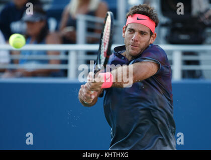 Le joueur de tennis argentin Juan Martin Del Potro (ARG) joue sauvé tourné pendant masculin match à l'US Open Tennis Championship 2017, New York Banque D'Images