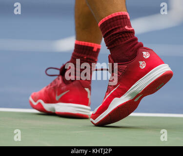 Gros plan du joueur de tennis espagnol Rafael Nadal la chaussure de sport pendant son match masculin de l'US open en 2017, tournoi de tennis de new york city, new Banque D'Images