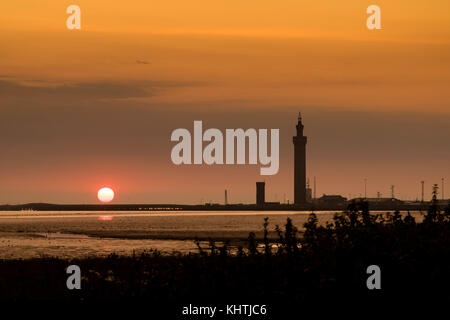 Matin lever de soleil sur la tour du dock de Grimsby Banque D'Images