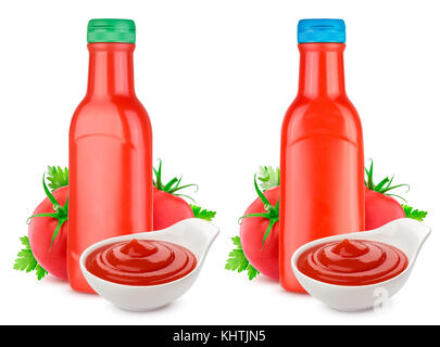 Bouteille de ketchup de tomate, le ketchup dans un bol et tomates fraîches isolées sur fond blanc Banque D'Images