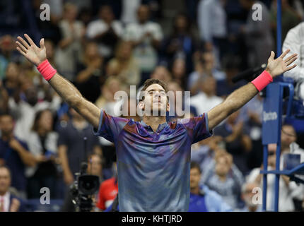 Le joueur de tennis argentin Juan Martin del Potro cheers après sa victoire à l'US Open Tennis Championship 2017, new york city, New York State, United st Banque D'Images