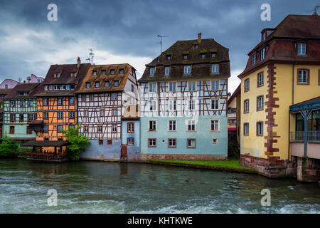 Maisons colorées traditionnelles dans la Petite France, Strasbourg, Alsace, France Banque D'Images