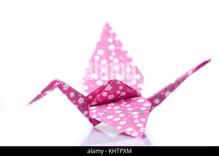 Figurine orizuru isolated on white Banque D'Images