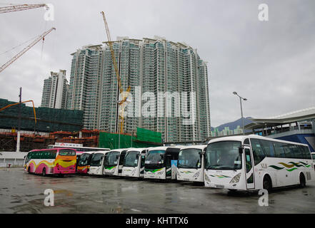 Hong Kong - Mar 31, 2017. vue de la gare routière de Tung Chung à Hong Kong. Hong Kong est une plaque tournante importante en Asie de l'est avec des raccordements mondiaux pour un grand nombre de t Banque D'Images