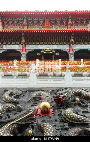 Libre des dragons dans l'architecture de temple wenwu situé à Sun Moon Lake, Taiwan Banque D'Images