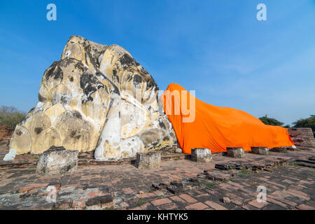 Bouddha couché du Wat Lokayasutharam à Ayutthaya, Thaïlande Banque D'Images