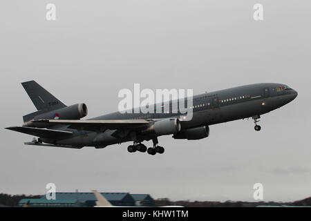 T-264, un McDonnell Douglas KDC-10 exploité par la Royal Netherlands Air Force, à l'aéroport international de Prestwick à Ayrshire. Banque D'Images