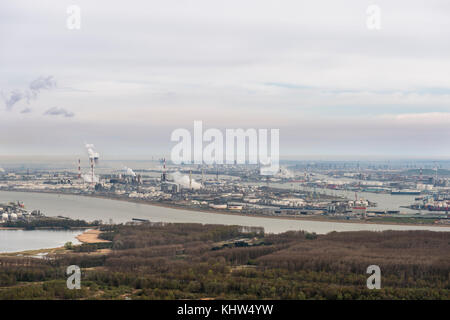 Image aérienne de la pétrochimie au port d'Anvers Banque D'Images