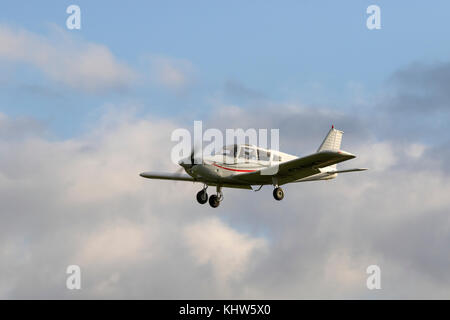 Piper PA-28-160 Cherokee g-oayj Banque D'Images