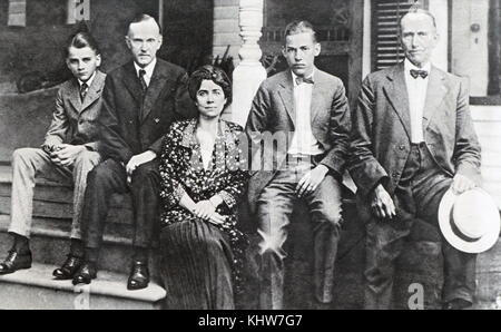 Portrait photographique du président Calvin Coolidge avec sa famille. Calvin Coolidge (1872-1933) un avocat républicain et 30e président des États-Unis d'Amérique. En date du 20e siècle Banque D'Images