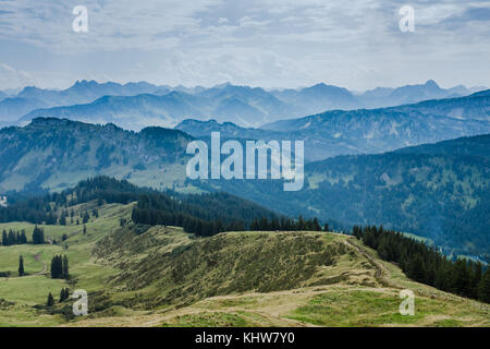 Une vue de Riedberger Horn dans Allgauer Nagelfluhkette, Alpes, Allemagne Banque D'Images