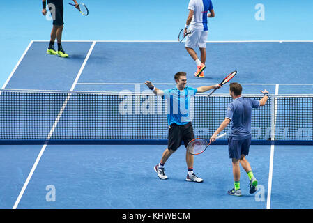 Londres, Royaume-Uni. 19 nov, 2017. atp tennis, Londres, 19 novembre 2017 Henri kontinen/john pairs vainqueur de l'homme double au dernier match des finales hommes tennis atp nitto dans millenium arena, O2 Arena de Londres, Royaume-Uni, le 19 novembre 2017, la saison 2017-2018 Crédit : Peter schatz/Alamy live news Banque D'Images