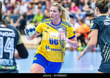 19 novembre 2017 : joanna szarawaga gdyia # 66 (vistal) au cours de l'ehf champions league match entre csm Bucarest (ROU) vs vistal gdynia (POL) au hall polyvalent dinamo de Bucarest, Roumanie rou. copyright : Cronos/catalin soare Banque D'Images