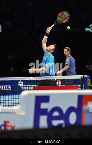 Londres, Royaume-Uni. 19 novembre 2017. John Peers (AUS) et Henri Kontinen (fin) en finale double lors des finales Nitto ATP à l'O2 Arena, Londres, Royaume-Uni. Les finales de l'Association of Tennis Professionals (ATP) sont les championnats de fin de saison et présentent les 16 meilleures paires de doubles ainsi qu'une compétition de simples. L'événement est le deuxième plus haut niveau de tournoi de tennis masculin après les quatre tournois du Grand Chelem. L'événement attire plus d'un quart de million de spectateurs et génère un public télévisé mondial de plus de 100 millions. Crédit : Michael Preston/Alamy Live News Banque D'Images