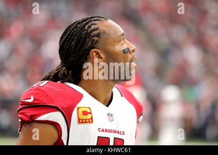 Houston, Texas, USA. 19 Nov, 2017. Arizona Cardinals wide receiver Larry Fitzgerald (11) regarde le tableau de bord au cours du premier trimestre d'un match de saison régulière de la NFL entre les Houston Texans et les Arizona Cardinals à NRG Stadium à Houston, TX, le 19 novembre 2017. Crédit : Erik Williams/ZUMA/Alamy Fil Live News Banque D'Images