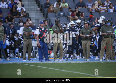 Carson, USA. 19 Nov, 2017. Los Angeles Chargers entraîneur en chef Anthony Sinclair au cours de la NFL Bills de Buffalo vs Los Angeles Chargers au Stubhub Center de Carson, Ca, le 19 novembre 2017. (Photographe complète absolue & Company Crédit : Jevone Moore/Cal Sport Media Network Television (veuillez contacter votre représentant des ventes pour l'utilisation de la télévision. Credit : Cal Sport Media/Alamy Live News Banque D'Images