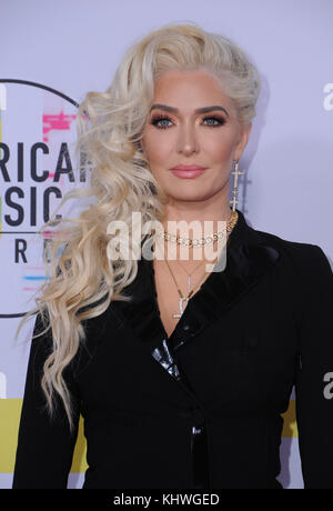 Los Angeles, CALIFORNIE, États-Unis. 19 novembre 2017. 19 novembre 2017 - Los Angeles, Californie - Erika Jayne. 2017 American Music Awards organisé au Microsoft Theater à Los Angeles. Crédit photo : Birdie Thompson/AdMedia crédit : Birdie Thompson/AdMedia/ZUMA Wire/Alamy Live News Banque D'Images