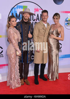 Los Angeles, USA. 19 nov, 2017. hayley stommel, Tyler Hubbard, Brian Kelley, brittney marie cole arrive au american music awards 2017 au théâtre de Microsoft le 19 novembre 2017 à Los Angeles, Californie crédit : tsuni/usa/Alamy live news Banque D'Images