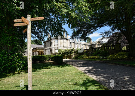 Lotherton Hall est une belle maison de campagne près de Leeds dans le West Yorkshire qui n'est pas la National Trust Banque D'Images