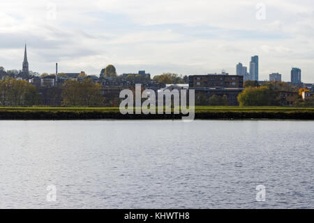 Vue sur l'Est du réservoir de Warwick à Walthamstow Wetlands, Londres, Angleterre, Royaume-Uni, UK Banque D'Images