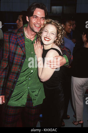 Drew Barrymore a appelé l'dougraybarrymore&& scott dougray scott-2. acteur, actrice, premiere, événement célébrités, arrivée, vertical, industrie du cinéma, célébrités, bestof, arts, culture et divertissement, .topix Drew Barrymore et amis, Banque D'Images