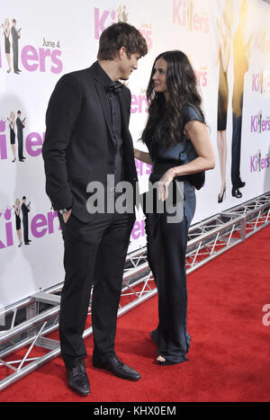 Ashton Kutcher & Demi Moore - 'les tueurs' premiere à l'arclight theatre de los angeles.Ashton Kutcher demi moore    44. acteur, actrice, premiere, événement célébrités, arrivée, vertical, industrie du cinéma, célébrités, bestof, arts, culture et divertissement, Ashton Kutcher topix et demi moore, Banque D'Images