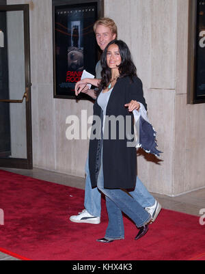 Salma Hayek et ed norton arrivant à la première de panic room au Loews siècle theatre de los angeles. Le 18 mars 2002. hayeksalma nortoned01a. acteur, actrice, premiere, événement célébrités, arrivée, vertical, industrie du cinéma, célébrités, bestof, arts, culture et divertissement, Salma Hayek topix et amis . Banque D'Images