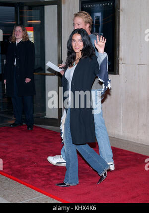 Salma Hayek et ed norton arrivant à la première de panic room au Loews siècle theatre de los angeles. Le 18 mars 2002. hayeksalma nortoned02a. acteur, actrice, premiere, événement célébrités, arrivée, vertical, industrie du cinéma, célébrités, bestof, arts, culture et divertissement, Salma Hayek topix et amis . Banque D'Images