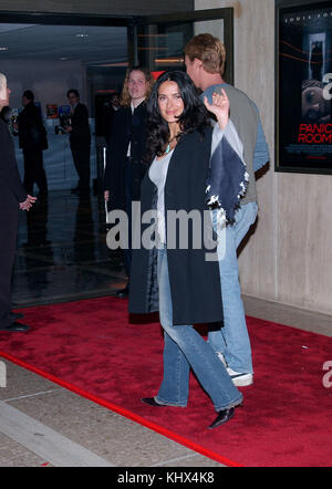 Salma Hayek et ed norton arrivant à la première de panic room au Loews siècle theatre de los angeles. Le 18 mars 2002. hayeksalma nortoned03. acteur, actrice, premiere, événement célébrités, arrivée, vertical, industrie du cinéma, célébrités, bestof, arts, culture et divertissement, Salma Hayek topix et amis . Banque D'Images