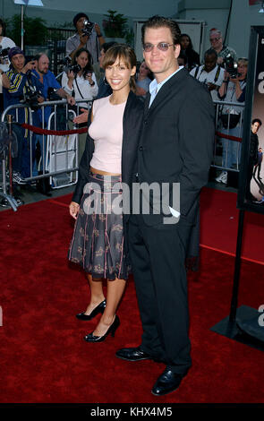 Jessica Alba et Michael weatherly arrivant à la première de ' l'italienne ' au Chinese Theatre de Los Angeles. le 27 mai 2003. Banque D'Images