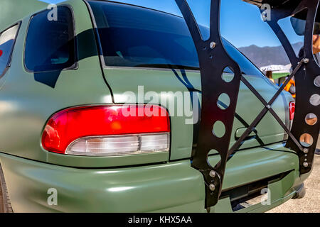 Becquet arrière construit sur une voiture verte. Les voitures personnalisées en Californie du sud de l'été 2017 Banque D'Images
