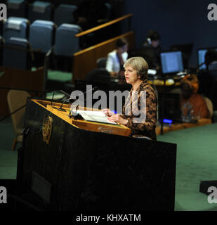 NEW YORK, NY - 20 SEPTEMBRE : la première ministre britannique Theresa May lors d'une conférence de presse à New York le 20 septembre 2017, en marge de la 72e session de l'Assemblée générale des Nations Unies. Peuple : la première ministre britannique Theresa May Banque D'Images