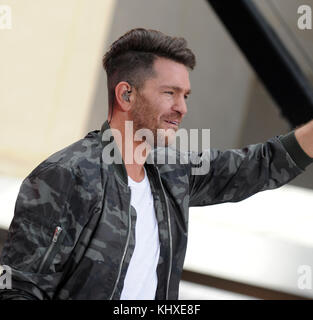 NEW YORK, NY - 23 JUIN : le chanteur et compositeur Andy Grammer se produit sur 'Today' de NBC au Rockefeller Plaza le 23 juin 2017 à New York City People : Andy Grammer Banque D'Images