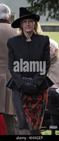 Raeren, Royaume-Uni - 02 janvier ; la reine elizabeth ii, le prince Edward et sophie wessex inscrivez-vous membres de la famille royale au service de l'église dimanche sur le Sandringham Estate norfolk. le 2 janvier 2011 à Sandringham, en Angleterre les gens : sophie wessex Banque D'Images