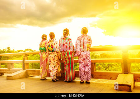 Femmes kimono à Kiyomizu-dera Banque D'Images