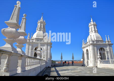 Lisbonne, Portugal - 5 novembre, 2017 : le toit de São Vicente de Fora eglise avec sections richement décoré dans le style baroque Banque D'Images