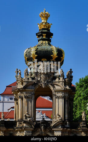 L'Europe, l'Allemagne, la Saxe, Dresde , ville, la vieille ville, la porte de la Couronne Kronentor Zwinge ; le palais Zwinger est un palais baroque du xviiie siècle, qui abrite plusieurs musées noté, dont le plus célèbre est la Galerie Semper. Banque D'Images