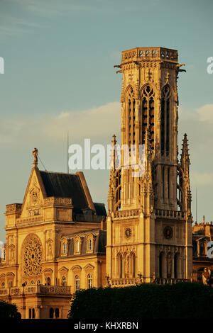 Eglise de saint-germain l'auxerrois au coucher du soleil à Paris, France Banque D'Images