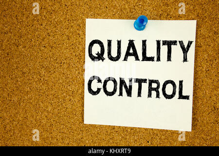 Inspiration de légende de texte d'écriture manuscrite conceptuelle montrant le contrôle qualité. Concept commercial pour l'amélioration de produit ou contrôle écrit sur un billet autocollant, réf Banque D'Images