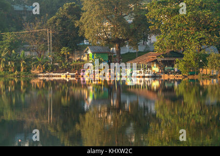 Morgenstimmung suis kan Thar Yar voir, hpa-an, myanmar, asien | matin humeur au kan Thar Yar lake, hpa-an, au Myanmar, en Asie Banque D'Images