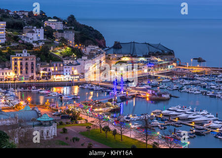 Le port de Torquay par nuit Banque D'Images