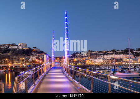 Torquay Harbour Bridge de nuit Banque D'Images