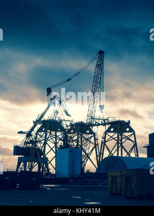 Vue sur cour à Burntisland Fabrications en Burntisland Fife , Ecosse, Royaume-Uni. Ils fabriquent des plates-formes et de modules pour l'industrie du pétrole, du gaz et de l'renewa Banque D'Images