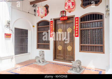 Porte à l'architecture portugaise sino house dans la vieille ville de Phuket, Thaïlande Banque D'Images