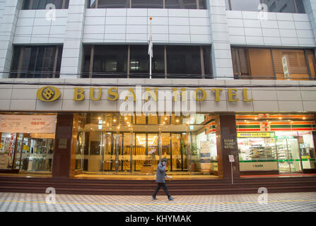 Busan, Corée du Sud. 20 novembre 2017. Busan. 17 novembre 2017. Donggwang-dong à Busan, 17 novembre 2017 : L'hôtel Busan est vu à Donggwang-dong dans la ville portuaire de Busan, à environ 420 km (261 miles) au sud-est de Séoul, Corée du Sud. Le Japon a colonisé la péninsule coréenne de 1910 à 45. Busan est la deuxième plus grande ville de Corée du Sud. Crédit : Lee Jae-won/AFLO/Alamy Live News Banque D'Images