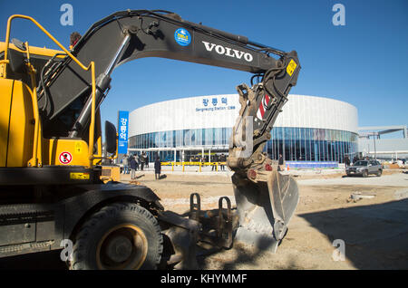 Gare de Gangneung, 21 novembre 2017 : la station de Gangneung est vue à Gangneung, à l'est de Séoul, en Corée du Sud. La ligne Gangneung KTX (Korea train Express) ou le réseau ferroviaire à grande vitesse reliera l'aéroport international d'Incheon à Gangneung où se tiendront les sports de glace des Jeux olympiques d'hiver de 2018 à PyeongChang. Les nouveaux chemins de fer commenceront à fonctionner en décembre 2017. Les Jeux Olympiques d'hiver de PyeongChang auront lieu pendant 17 jours à partir de 9 février - 25, 2018. Les cérémonies d'ouverture et de clôture et la plupart des sports de neige auront lieu dans le comté de PyeongChang et le comté de Jeongseon accueillera des événements de vitesse alpine. (Photo par Banque D'Images