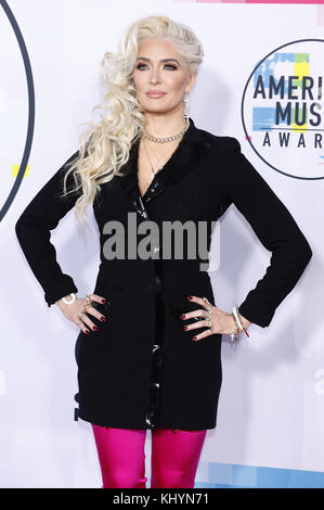 Erika Jayne Girardi participe aux American Music Awards 2017 au Microsoft Theatre le 19 novembre 2017 à Los Angeles, en Californie. | Verwendung weltweit Banque D'Images