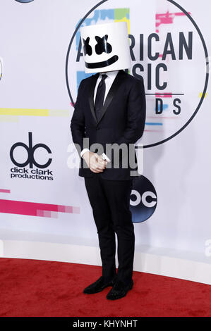 Marshmello assiste à la 2017 American Music Awards au Théâtre de Microsoft le 19 novembre 2017 à Los Angeles, Californie. | Verwendung weltweit Banque D'Images